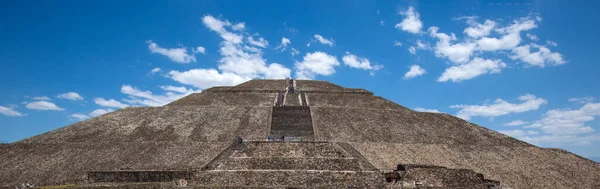 Marco complexo de pirâmides Teotihuacan localizado nas Terras Altas Mexicanas e Vale do México perto da Cidade do México — Fotografia de Stock