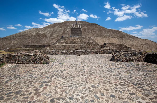 멕시코 하일랜드와 멕시코시티에서 가까운 멕시코 계곡에 있는 지형 표시 테오티와칸 피라미드 복합 건물 — 스톡 사진