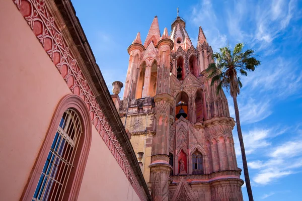 Landmark kathedraal van San Miguel Archangel, Parroquia De San Miguel Arcangel, in het historische centrum van San Miguel De Allende, Mexico — Stockfoto