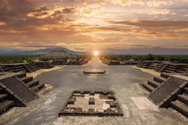 Teotihuacan piramit kompleksi Mexico Highlands ve Mexico Valley 'e yakın. — Stok fotoğraf