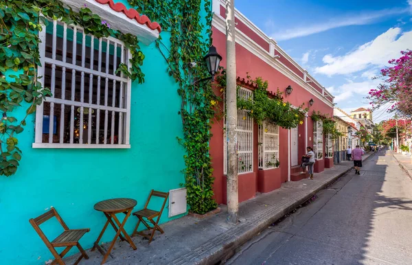 Colombia, Escénicas calles coloridas de Cartagena en el histórico distrito de Getsemani cerca de la ciudad amurallada, Ciudad Amurallada — Foto de Stock