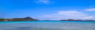 Charlotte Amalie Körfezi yakınlarındaki Saint Thomas adasındaki ünlü Karayip Safiri plajı.