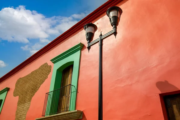Oaxaca, México, Escénicas calles de la ciudad vieja y coloridos edificios coloniales en el centro histórico de la ciudad —  Fotos de Stock