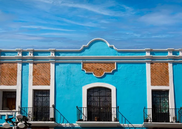 Színes Puebla utcák és gyarmati építészet Zocalo történelmi belvárosában — Stock Fotó
