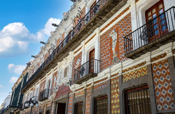 Färgglada Puebla gator och kolonial arkitektur i Zocalo historiska centrum — Stockfoto
