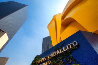 Torre Caballito ve Paseo de Reforma Bulvarı yakınlarındaki Landmark El Caballito Anıtı