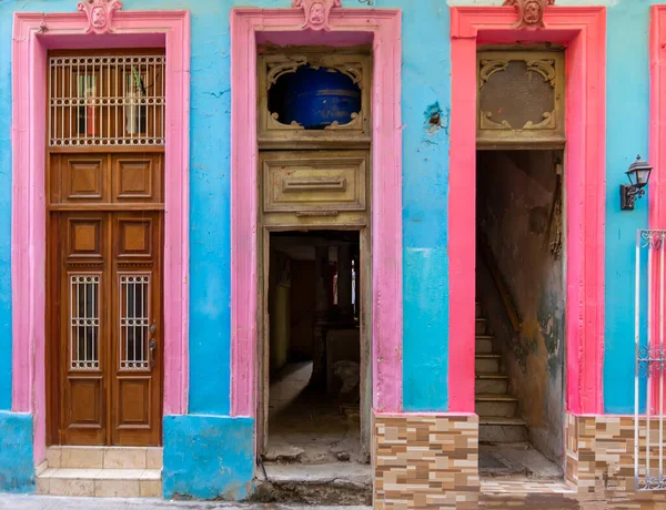 Scenic colorful Old Havana streets in historic city center of Havana Vieja near Paseo El Prado and Capitolio — Stock Photo, Image