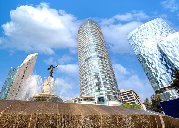 Fonte da Caçadora Diana, Fuente de la Diana Cazadora, localizada na rotunda do Paseo de la Reforma — Fotografia de Stock