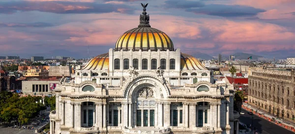Monumento Palacio de Bellas Artes Palacio de Bellas Artes en Alameda Parque Central cerca de la Ciudad de México Centro Histórico de Zócalo — Foto de Stock