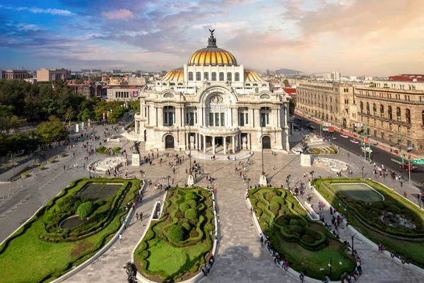 Monumento Palacio de Bellas Artes Palacio de Bellas Artes en Alameda Parque Central cerca de la Ciudad de México Centro Histórico de Zócalo — Foto de Stock