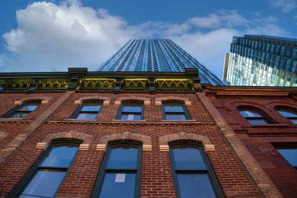 Toronto, construção do condomínio no coração das finanças — Fotografia de Stock