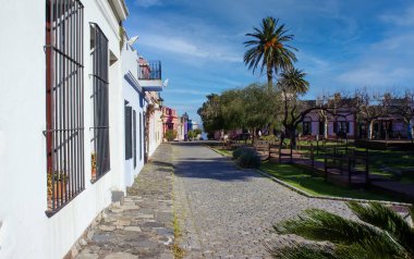 Uruguay, Barrio Historico 'nun tarihi merkezinde Colonia Del Sacramento sokakları