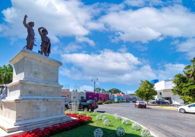 Merida 'daki Central Avenue Paseo de Montejo' da yerel müzeler, restoranlar, anıtlar ve turistik mekanlar
