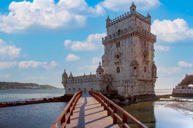 Lizbon, Belem Kulesi Tagus Nehri kıyısında gün batımında