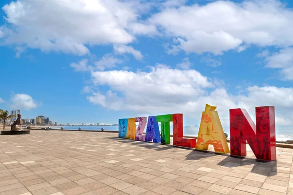 Big Mazatlan Letters at the entrance to Golden Zone Zona Dorada , a famous touristic beach and resort zone in Mexico — Stok fotoğraf