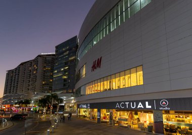 Otel Bölgesi yakınlarındaki şehir merkezinde Cancun Alışveriş Merkezi