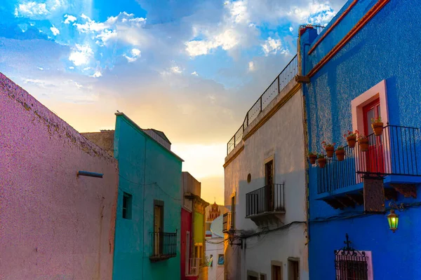 Guanajuato, México, ruas de paralelepípedos panorâmicos e arquitetura colonial colorida tradicional no centro histórico de Guanajuato — Fotografia de Stock