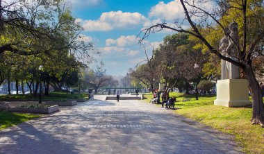 Santiago de Chile, tarihi şehir merkezinde eski renkli binalar