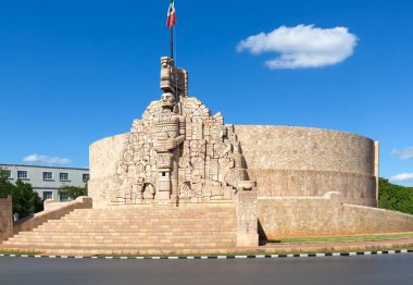 Merida, Romulo Rozo tarafından yapılan ve Paseo de Montejo mekiğinde bulunan ikonik bir Anavatan Anıtı Monumento a la Patria heykeli
