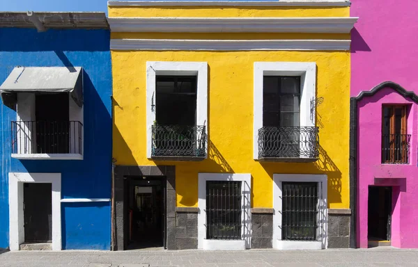 Kolorowe ulice Puebla i architektura kolonialna w zabytkowym centrum Zocalo — Zdjęcie stockowe