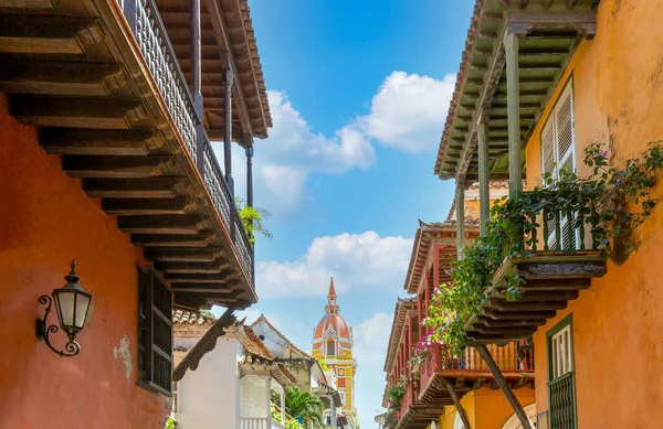 Famosa cidade colonial de Cartagena, Cuidad Amurrallada, e seus edifícios coloridos no centro histórico da cidade, um Patrimônio Mundial da UNESCO designado — Fotografia de Stock