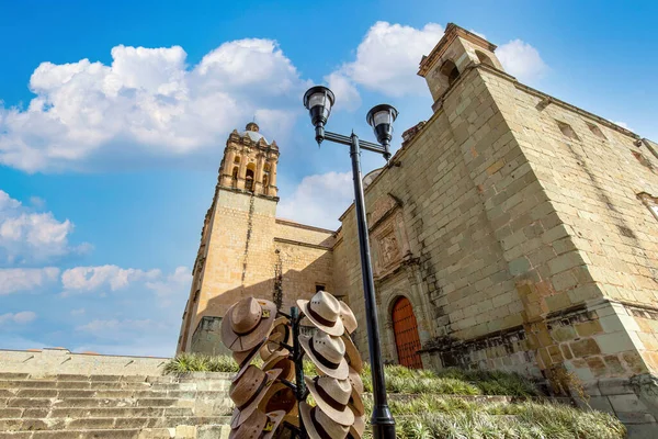 Památník Santo Domingo katedrála v historickém centru města Oaxaca — Stock fotografie