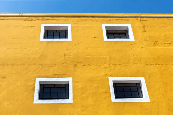 Mexique, rues colorées de Puebla et architecture coloniale dans le centre historique de Zocalo — Photo