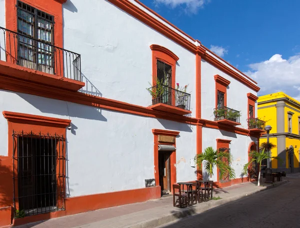 Мексика, Mexico, Mazatlan, Colorful old city streets in historic city center — стоковое фото