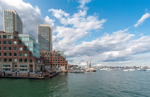 Scenic Boston Harbor and city views — Fotografia de Stock