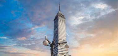 Mexico, Mexico City, Landmark Kulesi Alameda Central Park yakınlarındaki Torre Latinoamericana