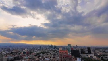 Meksika, Panoramik günbatımı Mexico City Zocalo tarihi merkezi, şehir merkezi ve finans merkezi Latin Amerika Kulesi 'nin tepesinden Torre Latinoamericana