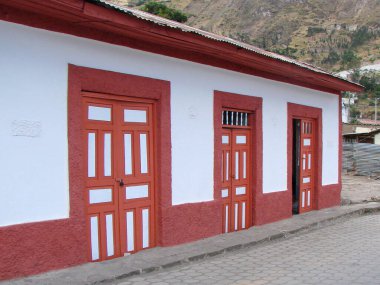 Alausi, town in the Chimborazo province of Ecuador, colorful old buildings close to Devils Nose, Nariz del Diablo railway clipart