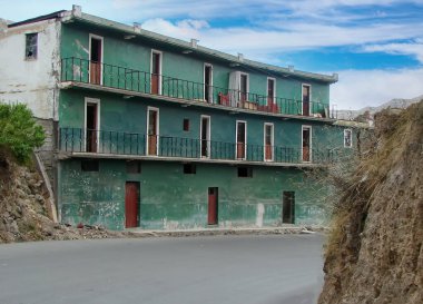 Alausi, town in the Chimborazo province of Ecuador, colorful old buildings close to Devils Nose, Nariz del Diablo railway clipart