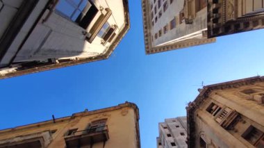 Küba, Havana Vieja 'nın tarihi şehir merkezinde Eski Havana caddeleri