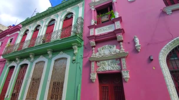 Cuba, Cênica colorido Old Havana ruas no centro histórico da cidade de Havana Vieja — Vídeo de Stock