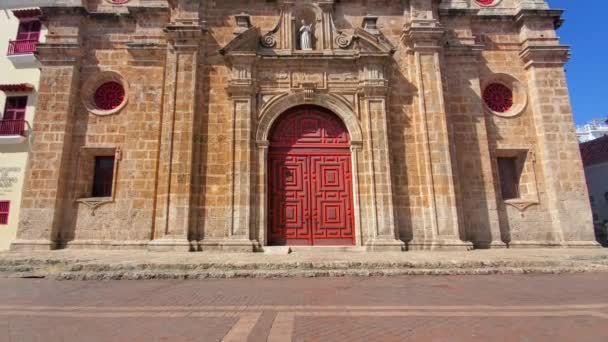 Berömda koloniala Cartagena Walled City, Cuidad Amurrallada, och dess färgglada byggnader i historiska stadskärnan, en uppförd på Unescos världsarvslista — Stockvideo