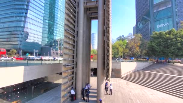 Mexico City Street Paseo De La Reforma, egy történelmi mérföldkő és pénzügyi banki központ — Stock videók