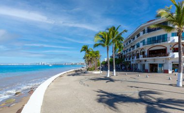Ünlü Puerto Vallarta deniz gezisi, El Malecon, okyanus gözcüleri, plajlar, manzaralı oteller ve şehir manzaralı