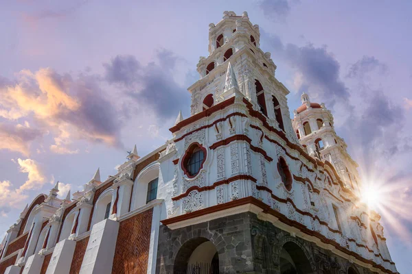 México, coloridas calles de Puebla y arquitectura colonial en el centro histórico de Zócalo — Foto de Stock