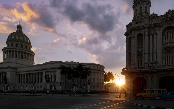 National Capitol Building, Capitolio Nacional de La Habana, um edifício público e um dos locais mais visitados pelos turistas em Havana — Fotografia de Stock