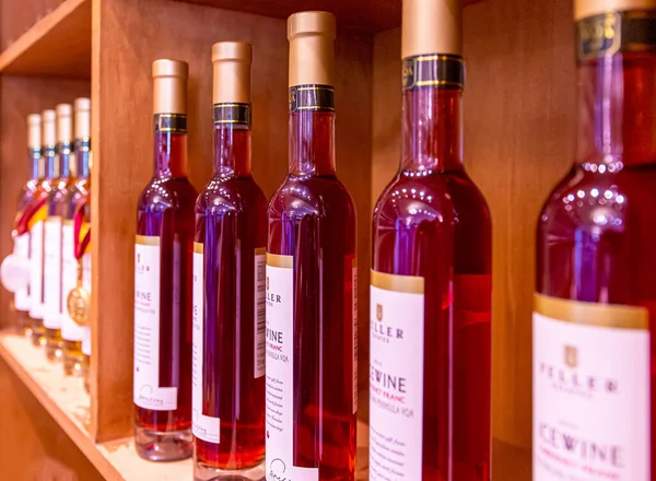 Beroemde Niagara Ice Wine tentoongesteld in een luxe wijnmakerij — Stockfoto