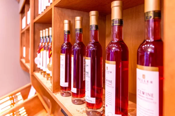 Famoso Niágara Ice Wine en exhibición en una bodega de lujo — Foto de Stock