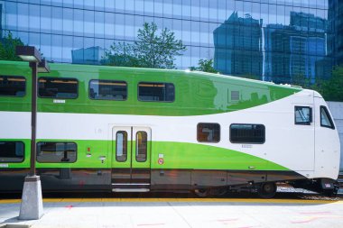 Toronto Union İstasyon Terminali Go Trenleri, VIA Demiryolu Kanada, UP Havaalanı Ekspresi ve yük trenleri