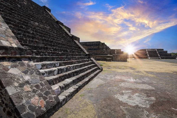 Marco complexo de pirâmides Teotihuacan localizado nas Terras Altas Mexicanas e Vale do México perto da Cidade do México — Fotografia de Stock