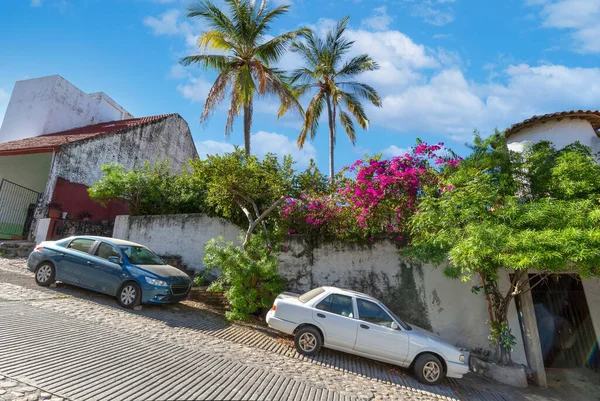 Puerto Vallarta ruas coloridas no centro histórico da cidade perto do passeio marítimo Malecon e praias — Fotografia de Stock