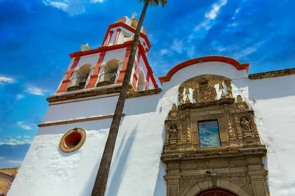 Tlaquepaque festői templomok egy mérföldkő történelmi belváros — Stock Fotó