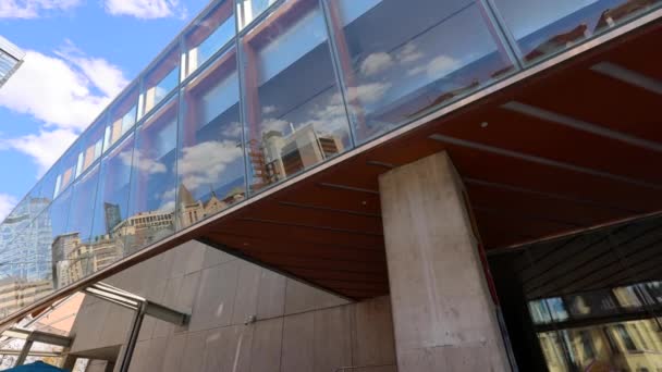 Beroemde Art Gallery of Ontario een kunstmuseum complex, een van de grootste kunstmusea in Noord-Amerika en het op een na grootste kunstmuseum in Toronto — Stockvideo