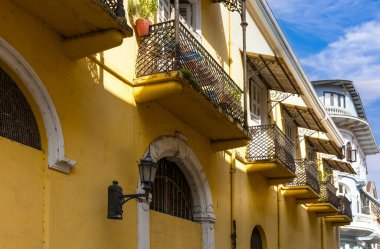 Panama, Panama City tarihi merkezi Casco Viejo renkli sokaklar ve sömürge mimarisi