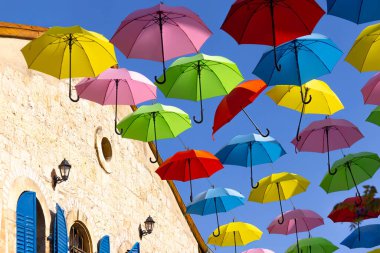 Kudüs, İsrail, Nahalat Shiva Turizm Alanı ve Old City 'nin renkli şemsiye caddesi