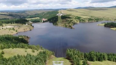 Gondol Asansör Kablolarının Havadan Görünümü Ribnico Jezero Gölü, Zlatibor, Sırbistan